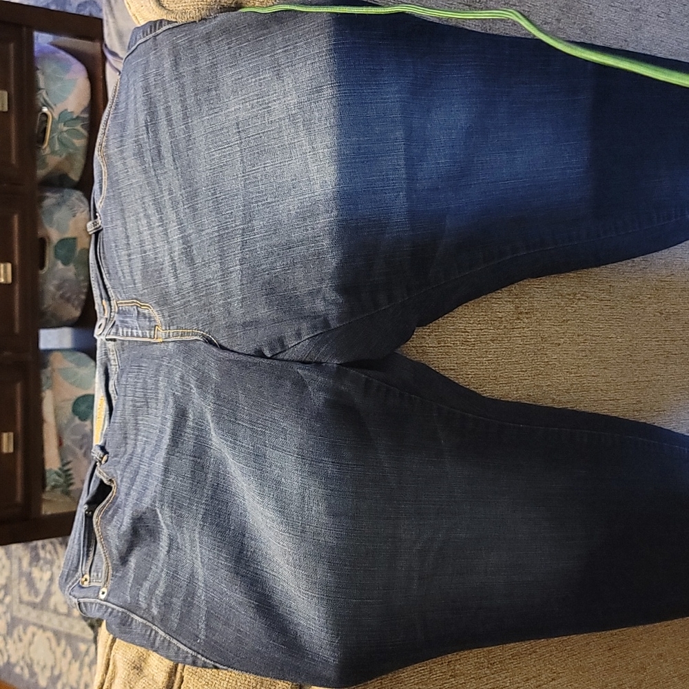 Torrid dark denim premium skinny jeans. EUC! Size 20s. Little stretch.